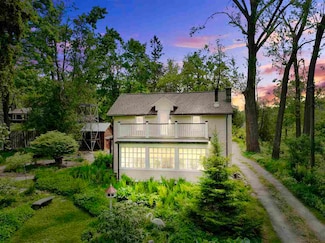 7671 Hoyt Rd, Harbor Springs, MI 49740