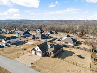 13748 S 262nd Ave E, Coweta, OK 74429
