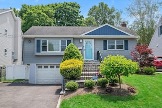 30 Chestnut St, Huntington, NY 11743