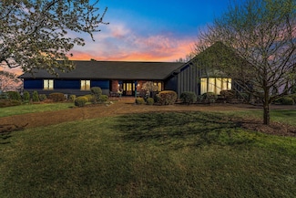 1724 Colonial Shores Dr, Hixson, TN 37343