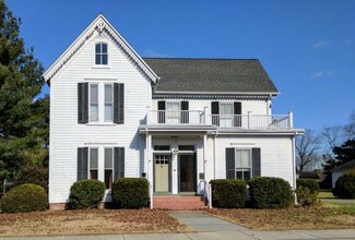 19 Kerr St, Onancock, VA 23417