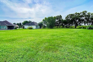 303 Crestview Ct, Raymore, MO 64083
