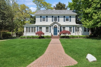 6 Glen Ave, Glen Head, NY 11545