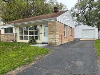 30 Apple Ln, Park Forest, IL 60466