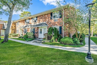 14 Glen Hollow Dr Unit E1, Holtsville, NY 11742