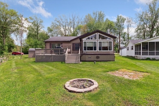 204 Crockett Dr, Quincy, MI 49082