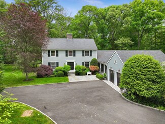 33 Carrington Dr, Stamford, CT 06903