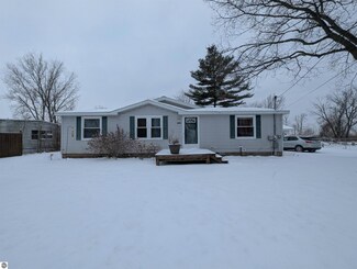 2042 S Green Dr, Au Gres, MI 48703