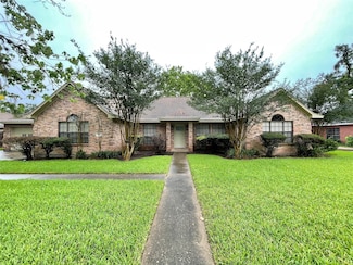 608 That Way St, Lake Jackson, TX 77566