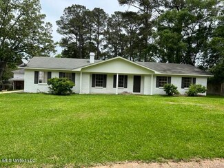 110 Belaire Dr, Pearl, MS 39208