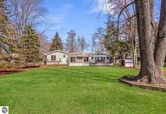 3707 Peninsular Shores Dr, Grawn, MI 49637