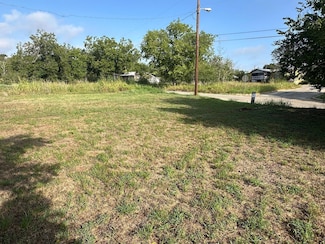 111 Martin St, Luling, TX 78648