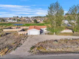 390 Oakshire Dr, Spring Creek, NV 89815