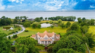 15 Courageous Cir, Bristol, RI 02809