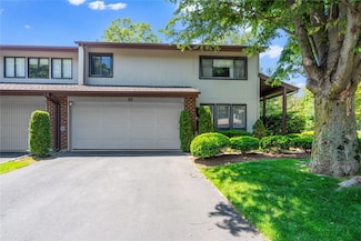62 Foxwood Dr, Jericho, NY 11753