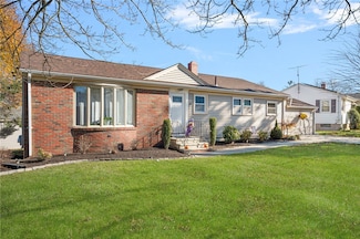 6 Eldorado Dr, Johnston, RI 02919