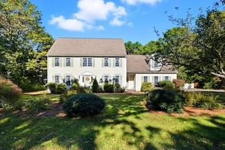 16 Cedar St, Mashpee, MA 02649