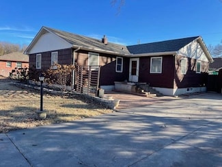 1505 W 7th St, Newton, KS 67114