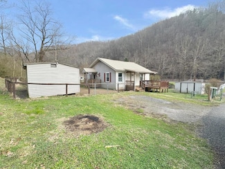 32 Doberman Alley, Amherstdale-Robinette, WV 25607