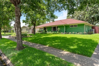 5022 Briarbend Dr, Houston, TX 77035
