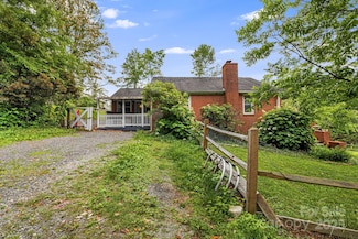 1271 Upper Brush Creek Rd, Fairview, NC 28730