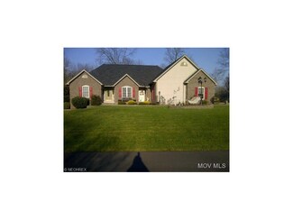 216 Windsor Dr, Mineral Wells, WV 26150
