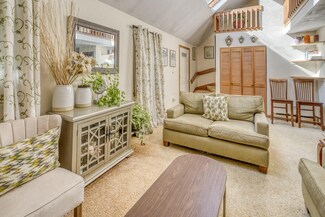 67 Saddle Club Rd, Edgartown, MA 02539