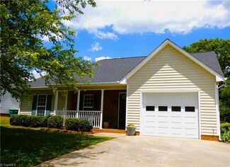 1765 Springfield Farm Ct, Clemmons, NC 27012