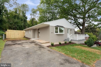 2711 Groveton St, Alexandria, VA 22306