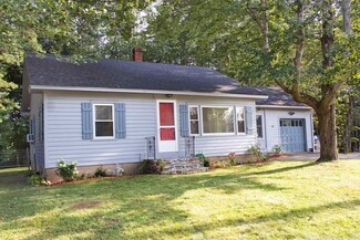 19 Pinecrest Ln, Dover, NH 03820