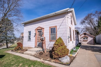 330 Budd St, Hartford, WI 53027