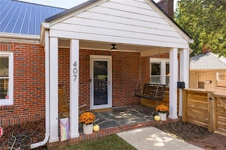 407 Mayflower Dr, Greensboro, NC 27403