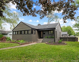 17810 Beechwood Ave, Beverly Hills, MI 48025