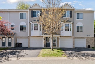 2971 Village Ct, Chanhassen, MN 55317