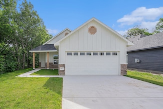 404 Evans St, Cleburne, TX 76031