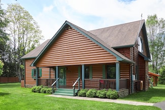2 Marquette Dr, Rhinebeck, NY 12572