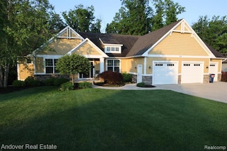 528 Stonehenge Dr SW, Grandville, MI 49418