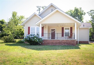 515 S Fairplay St, Seneca, SC 29678
