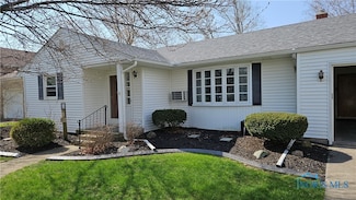 605 Riverside Dr, Woodville, OH 43469