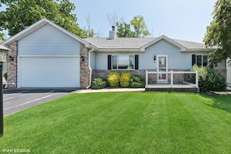 911 Park Cir, Union Grove, WI 53182
