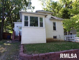 818 Siegfriedt Ave, Davenport, IA 52804