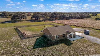 118 Stallion Trail, Natalia, TX 78059