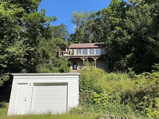 1226 Pioneer Rd, Algonquin, IL 60102