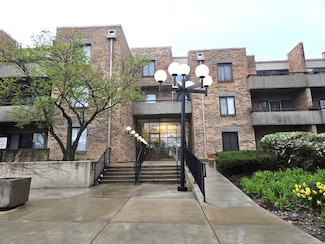 1912 Prairie Square Unit 117, Schaumburg, IL 60173