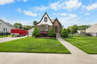 1470 Wellesley Dr, Mount Clemens, MI 48043