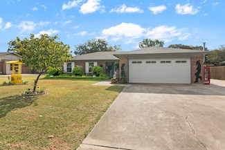 1307 Bradley Ct, Cleburne, TX 76033