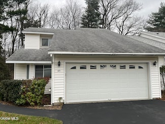 43 Green Meadow Dr, Clifton Park, NY 12065