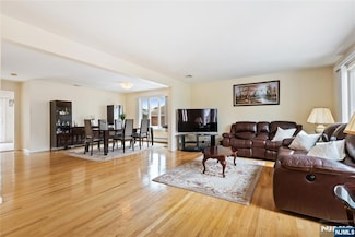 253 Warren Ave, Fort Lee, NJ 07024