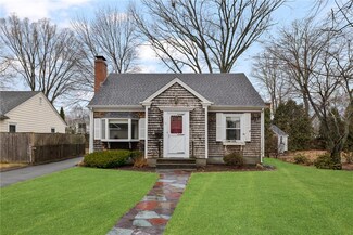 15 Prospect St, Barrington, RI 02806