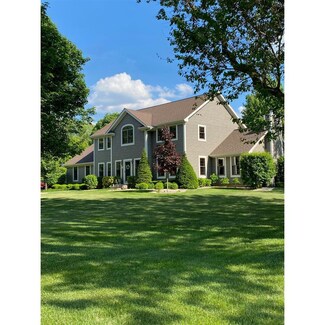 6203 Raintree Dr, Crystal Lake, IL 60012
